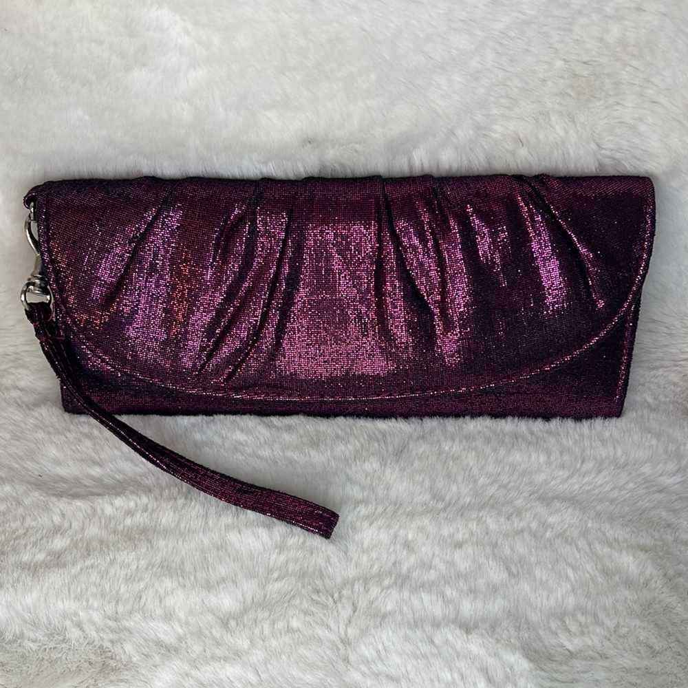 MUNDI Berry Wristlet/Wallet